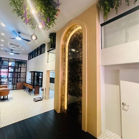 14 Sathorn Hotel No-Parking 曼谷 外观 照片