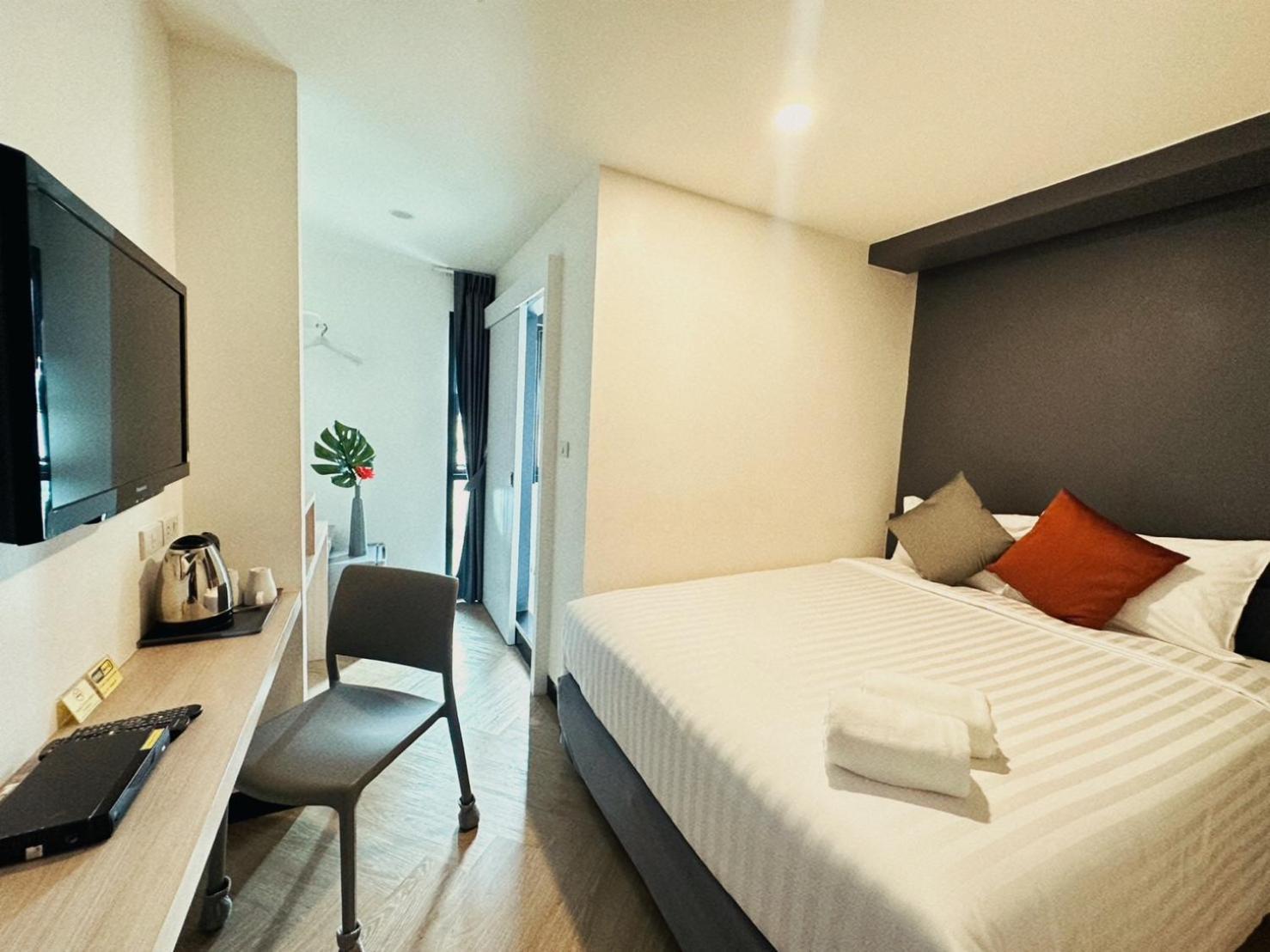 14 Sathorn Hotel No-Parking 曼谷 外观 照片