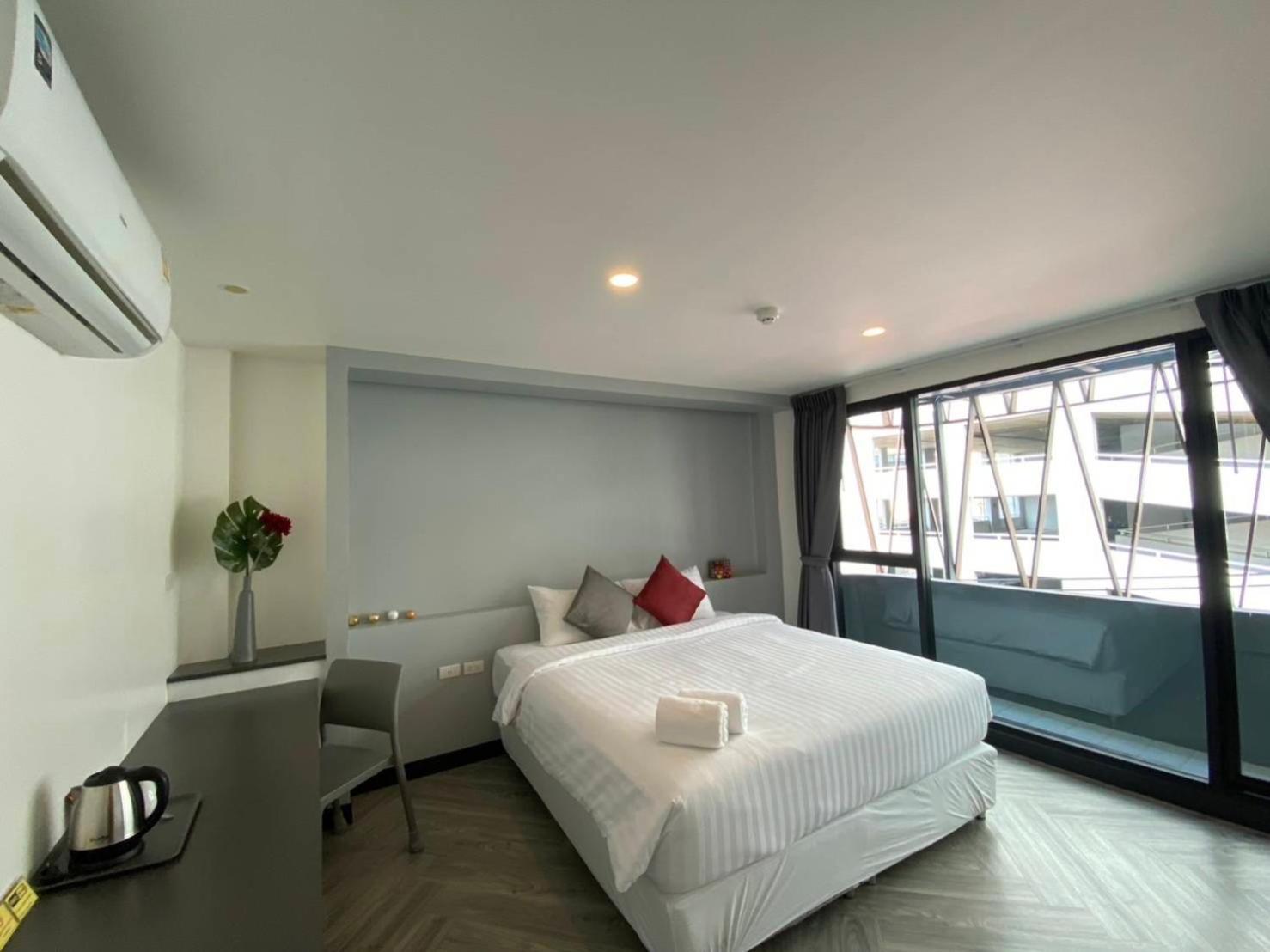 14 Sathorn Hotel No-Parking 曼谷 外观 照片