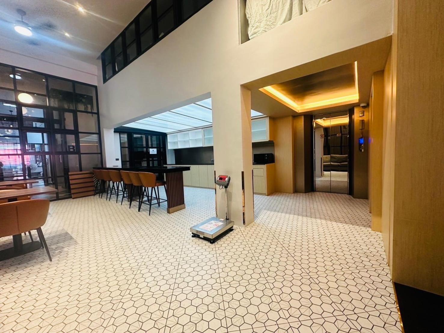 14 Sathorn Hotel No-Parking 曼谷 外观 照片