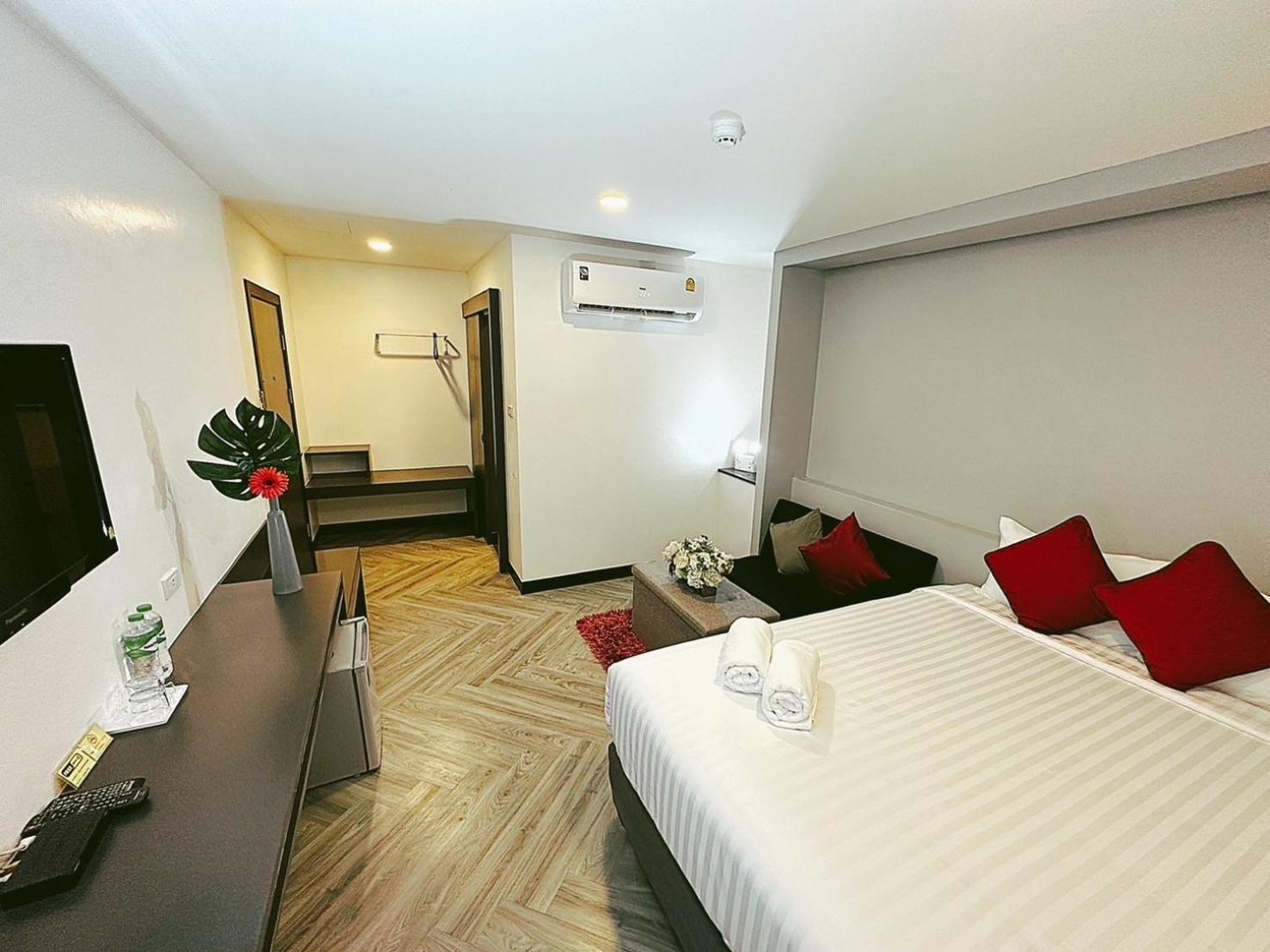 14 Sathorn Hotel No-Parking 曼谷 外观 照片