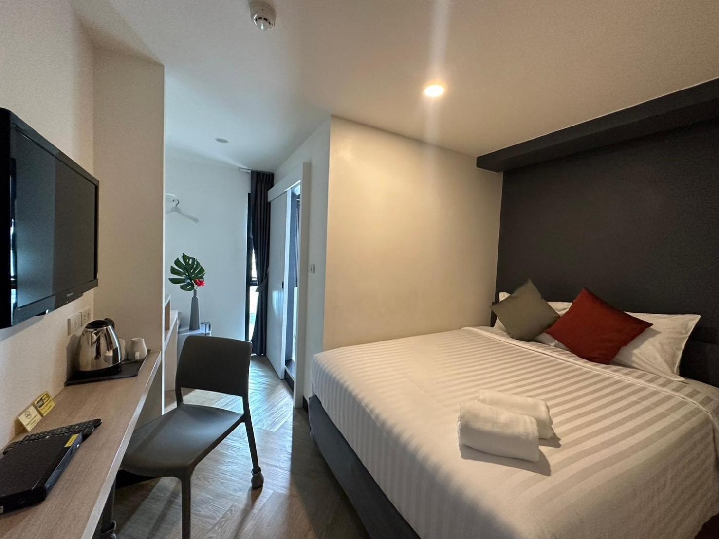 14 Sathorn Hotel No-Parking 曼谷 外观 照片